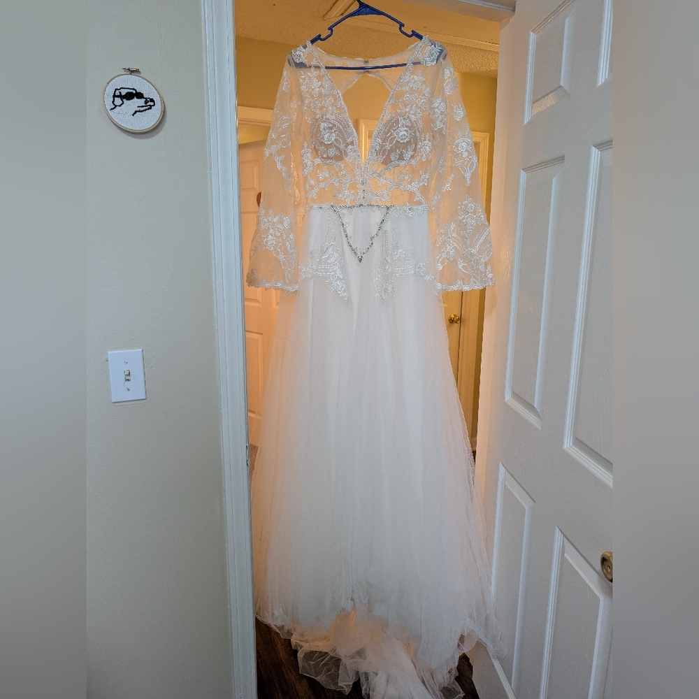 Open Back Lace And Trill Wedding Dress Size 10